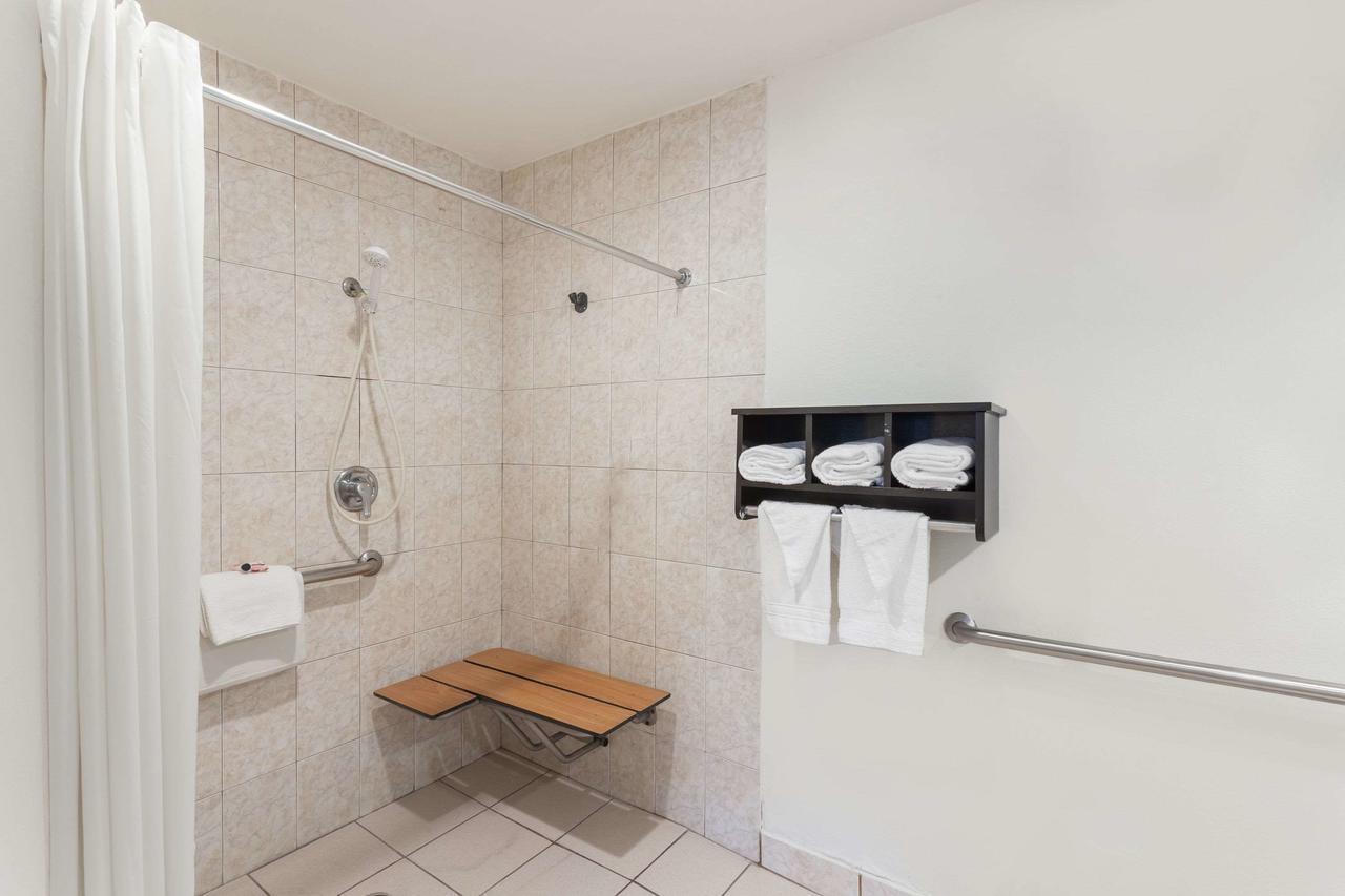 Howard Johnson By Wyndham National City/San Diego South Εξωτερικό φωτογραφία