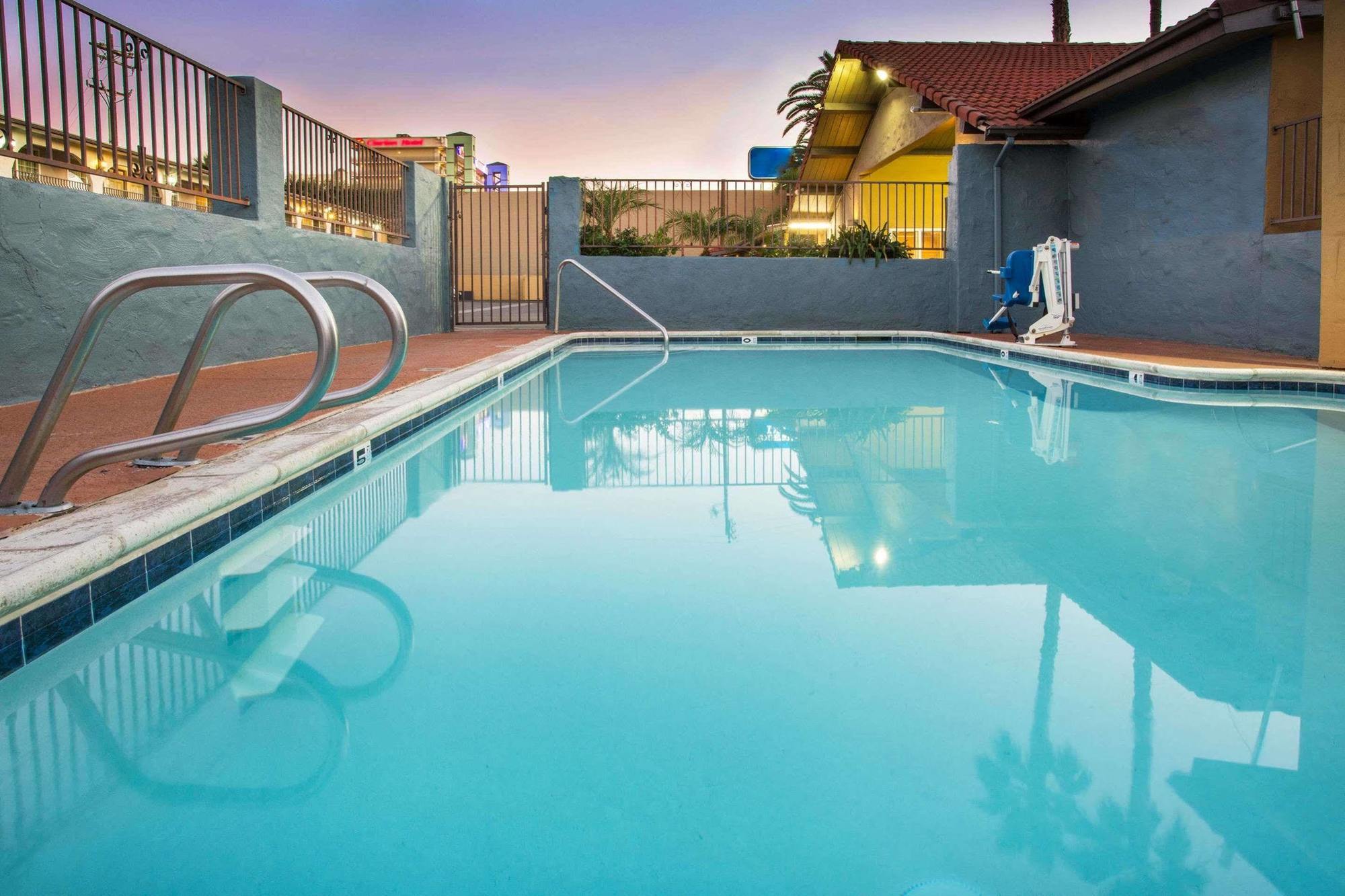 Howard Johnson By Wyndham National City/San Diego South Εξωτερικό φωτογραφία