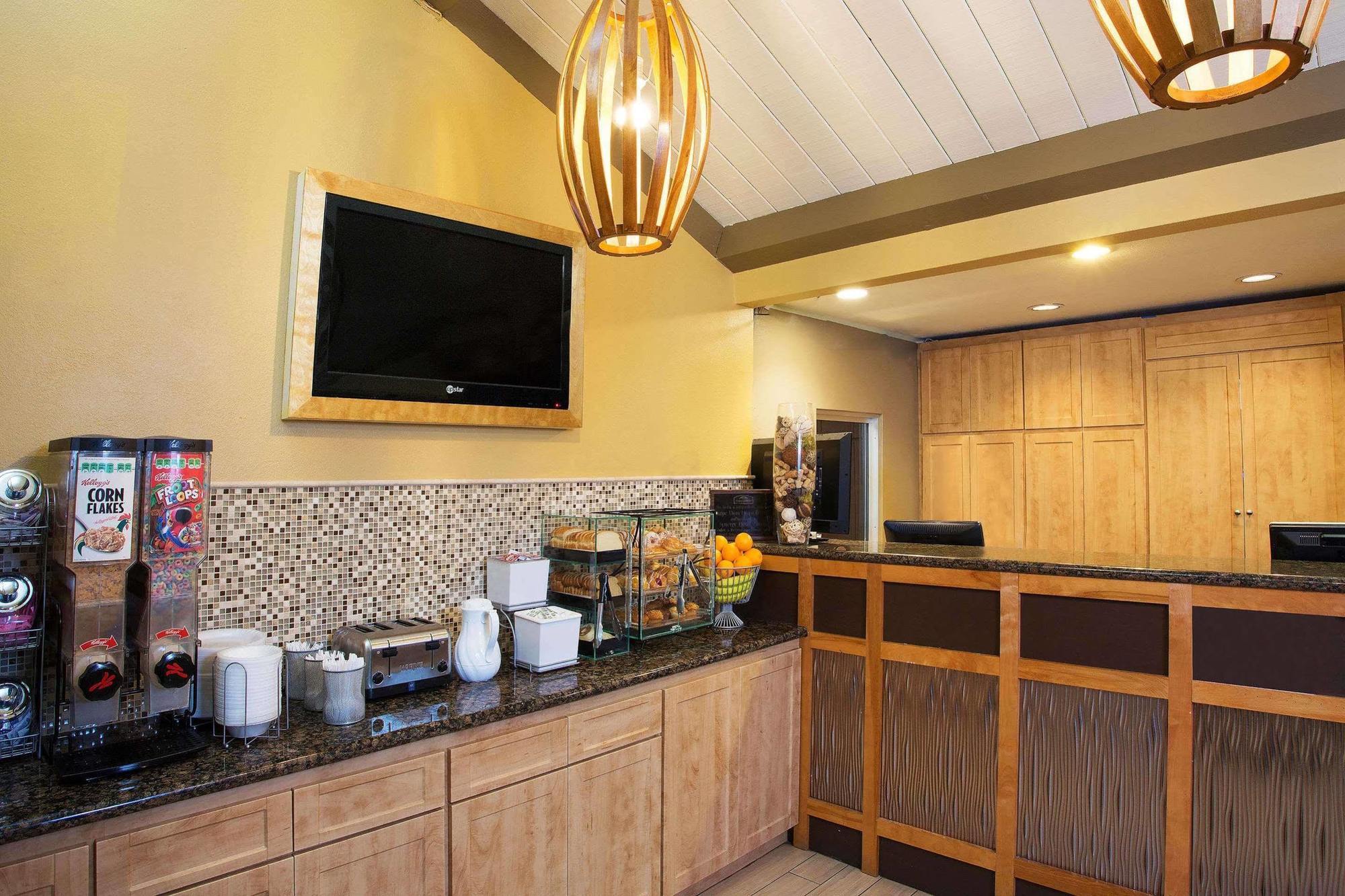 Howard Johnson By Wyndham National City/San Diego South Εξωτερικό φωτογραφία